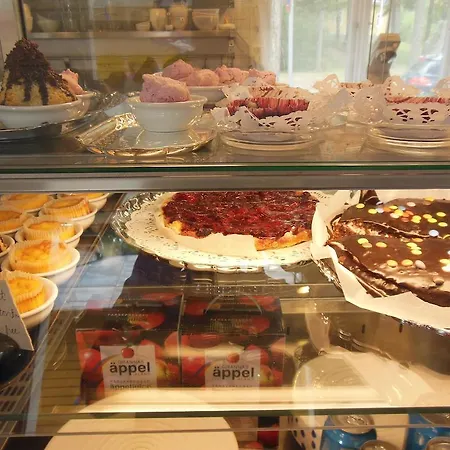 & Cafe Lanterna